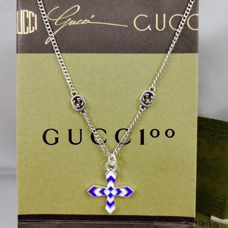 G*u*i necklaces